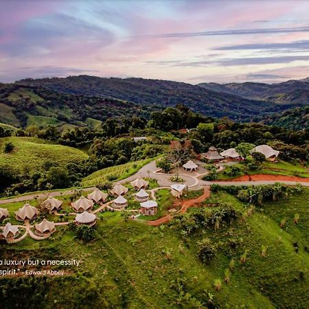 Holos Retreat Center: The Entire Ridge Basecamp Baru ภายนอก รูปภาพ