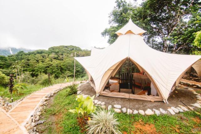 Holos Retreat Center: The Entire Ridge Basecamp Baru ภายนอก รูปภาพ