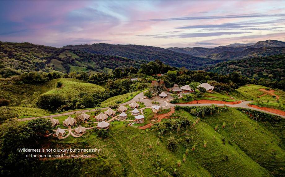 Holos Retreat Center: The Entire Ridge Basecamp Baru ภายนอก รูปภาพ